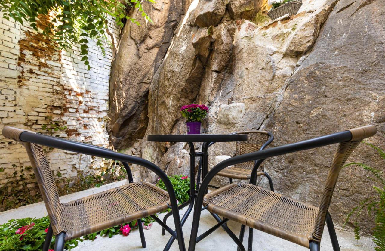 The Old Town Vintage 2-Bedroom Jewel By Flat Mаnager Plovdiv Bagian luar foto